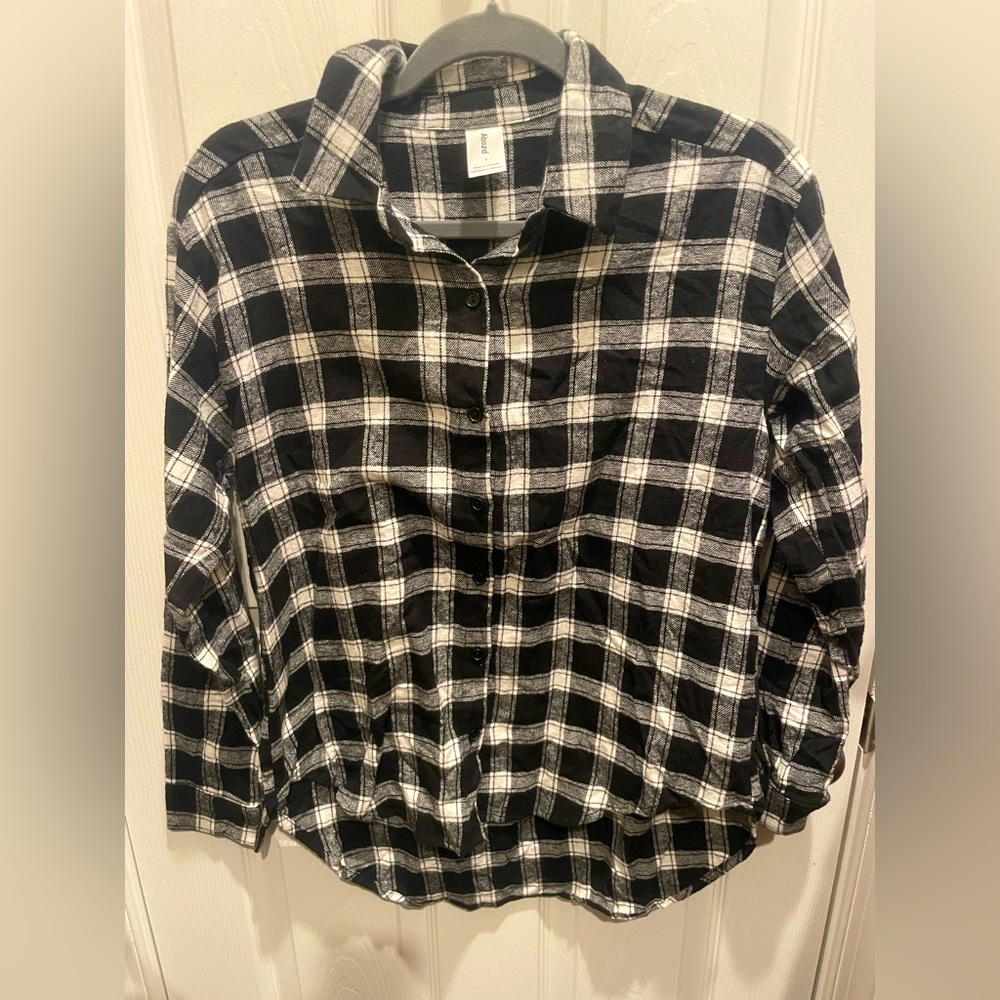 NWT Abound Nordstrom black and white high low collared shirt
